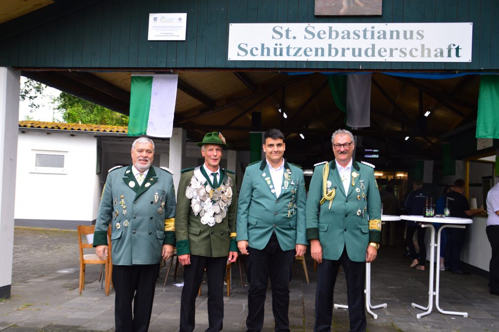 Alterskönig Berthold Winkens, Schützenkönig Toni Scheuer,
Jungschützenprinz Fabian Schig,
Major Artur Trierweiler